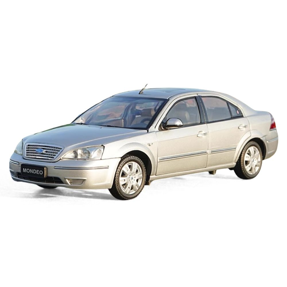 1:18 Ford 2000 Mondeo White Die Cast Model Car