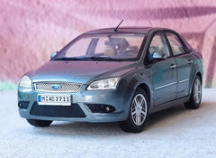 1:18 Ford 2005 Focus Sedan Die Cast Model Car