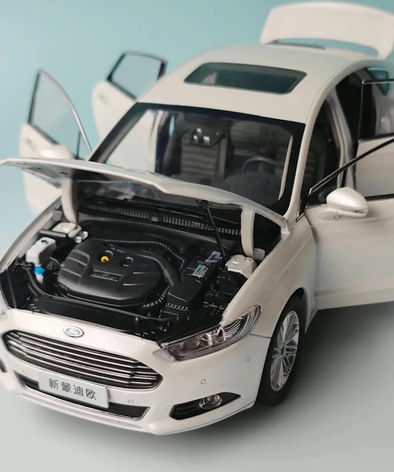 1:18 Ford 2012 Mondeo Die Cast Model Car