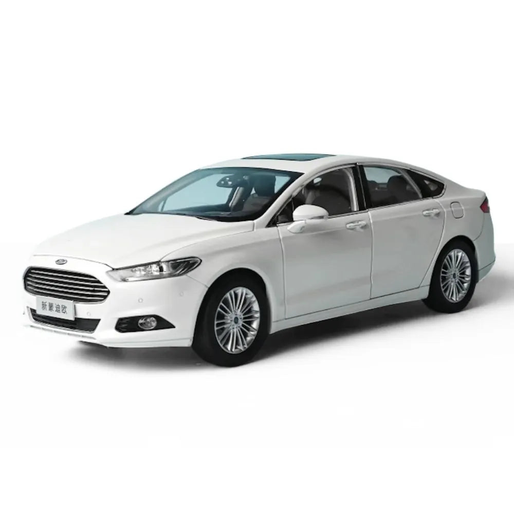 1:18 Ford 2012 Mondeo White Die Cast Model Car