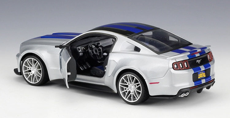 1:24 Ford 2014 Mustang Street Racer Die Cast Model Car