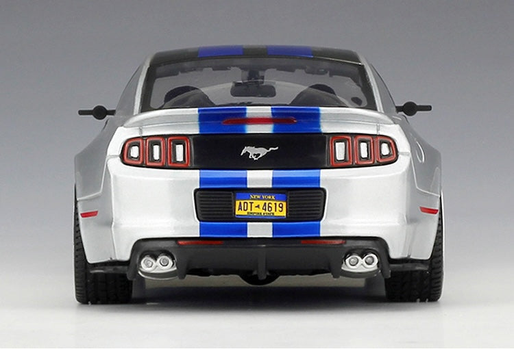 1:24 Ford 2014 Mustang Street Racer Die Cast Model Car