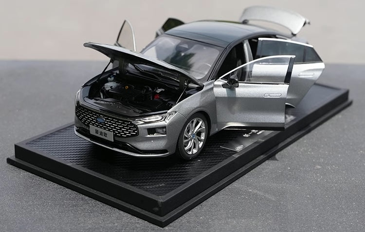 1:18 Ford 2022 Mondeo Die Cast Model Car