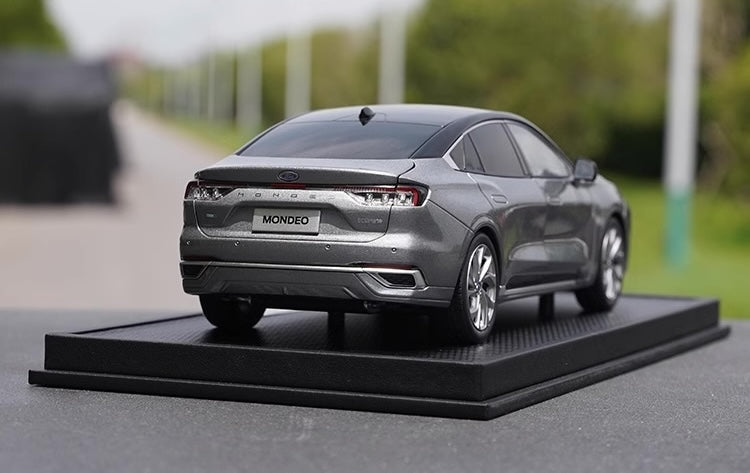 1:18 Ford 2022 Mondeo Die Cast Model Car