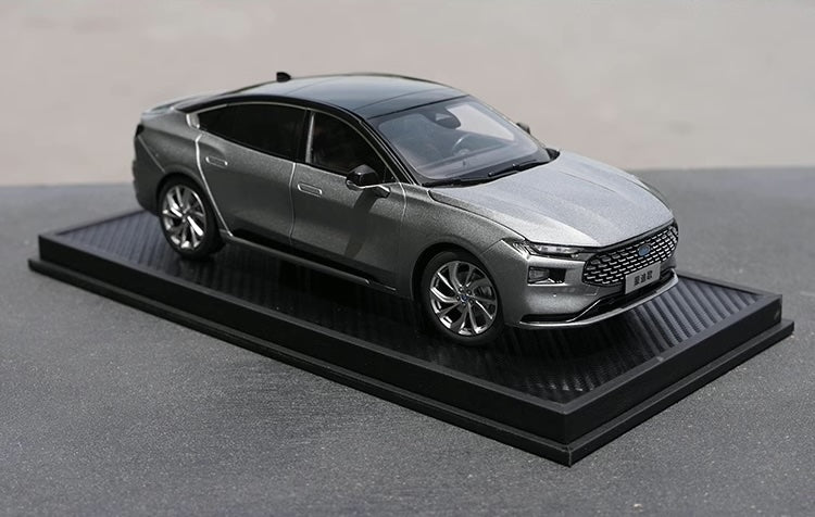 1:18 Ford 2022 Mondeo Die Cast Model Car