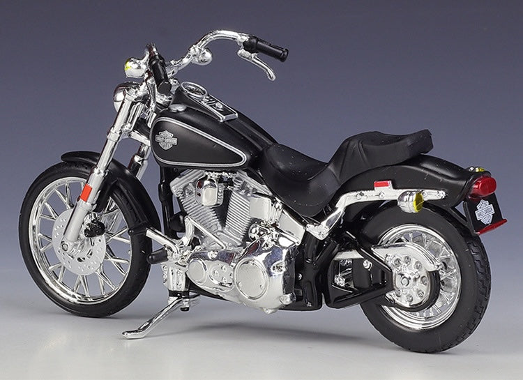 1:18 Harley-Davidson 1984 FXST Softail Motorcycle Model