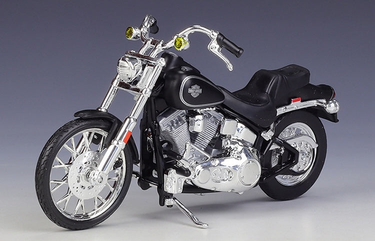 1:18 Harley-Davidson 1984 FXST Softail Motorcycle Model