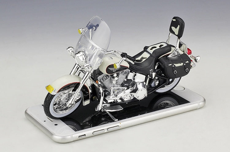 1:18 Harley-Davidson 1993 FLSTN Heritage Softail Motorcycle Model