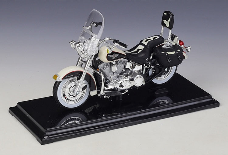 1:18 Harley-Davidson 1993 FLSTN Heritage Softail Motorcycle Model