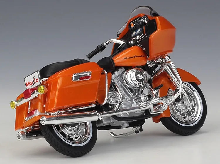 1:18 Harley-Davidson 2002 FLTR Road Glide Motorcycle Model