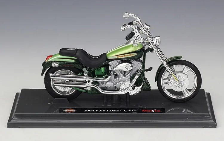 1:18 Harley-Davidson 2004 FXSTDSE CVO