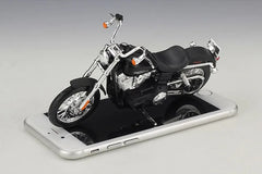 1:18 Harley-Davidson 2006 FXDBI Dyna Street Bob Motorcycle Model