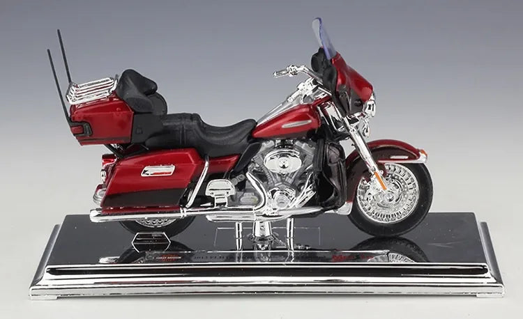 1:18 Harley-Davidson 2013 FLHTK Electra Glide Ultra Limited Motorcycle Model