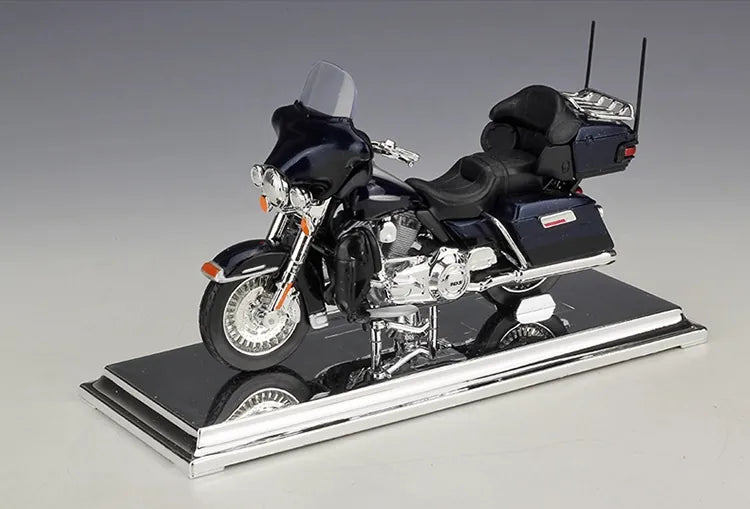 1:18 Harley-Davidson 2013 FLHTK Electra Glide Ultra Limited Black Motorcycle Model