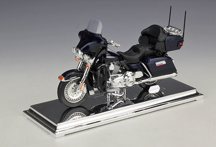 1:18 Harley-Davidson 2013 FLHTK Electra Glide Ultra Limited Red Motorcycle Model