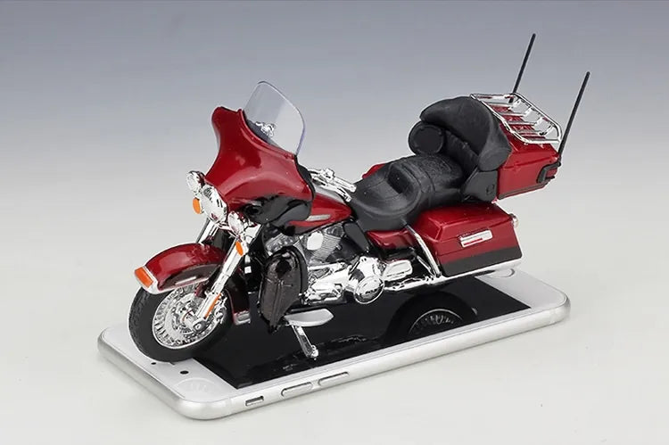 1:18 Harley-Davidson 2013 FLHTK Electra Glide Ultra Limited Red Motorcycle Model