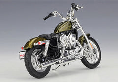 1:18 Harley-Davidson 2013 XL 1200V Seventy-Two Motorcycle Model