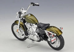 1:18 Harley-Davidson 2013 XL 1200V Seventy-Two