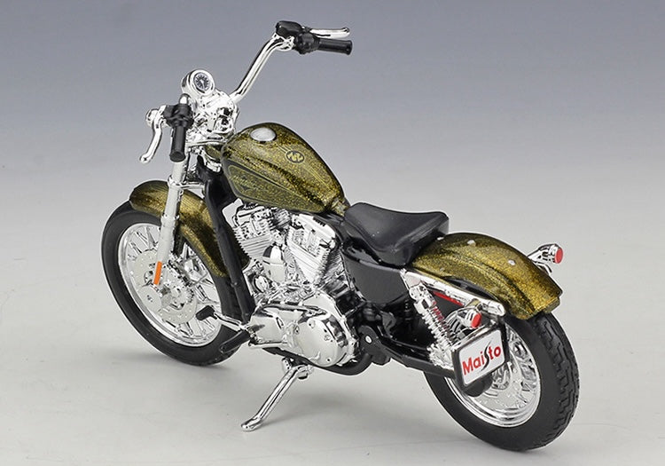 1:18 Harley-Davidson 2013 XL 1200V Seventy-Two Motorcycle Model