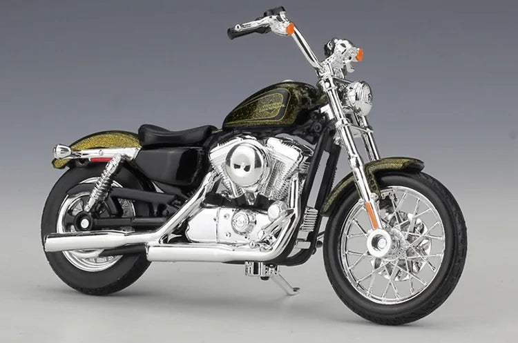 1:18 Harley-Davidson 2013 XL 1200V Seventy-Two