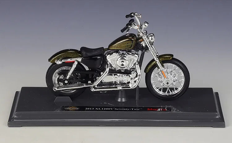 1:18 Harley-Davidson 2013 XL 1200V Seventy-Two