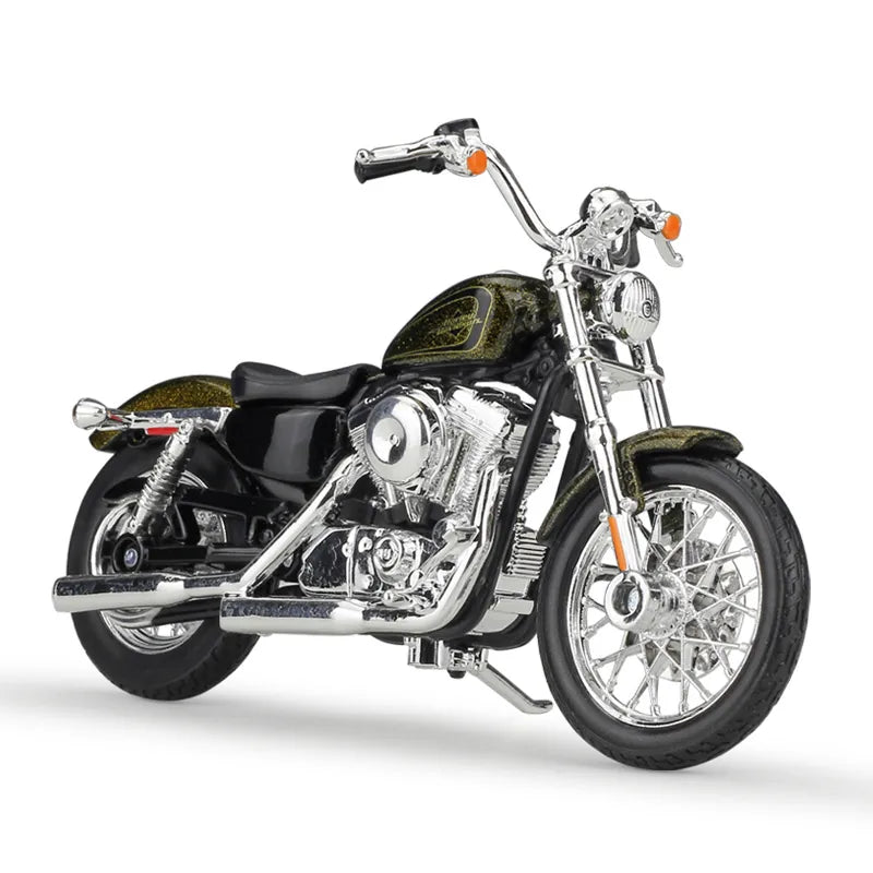 1:18 Harley-Davidson 2013 XL 1200V Seventy-Two