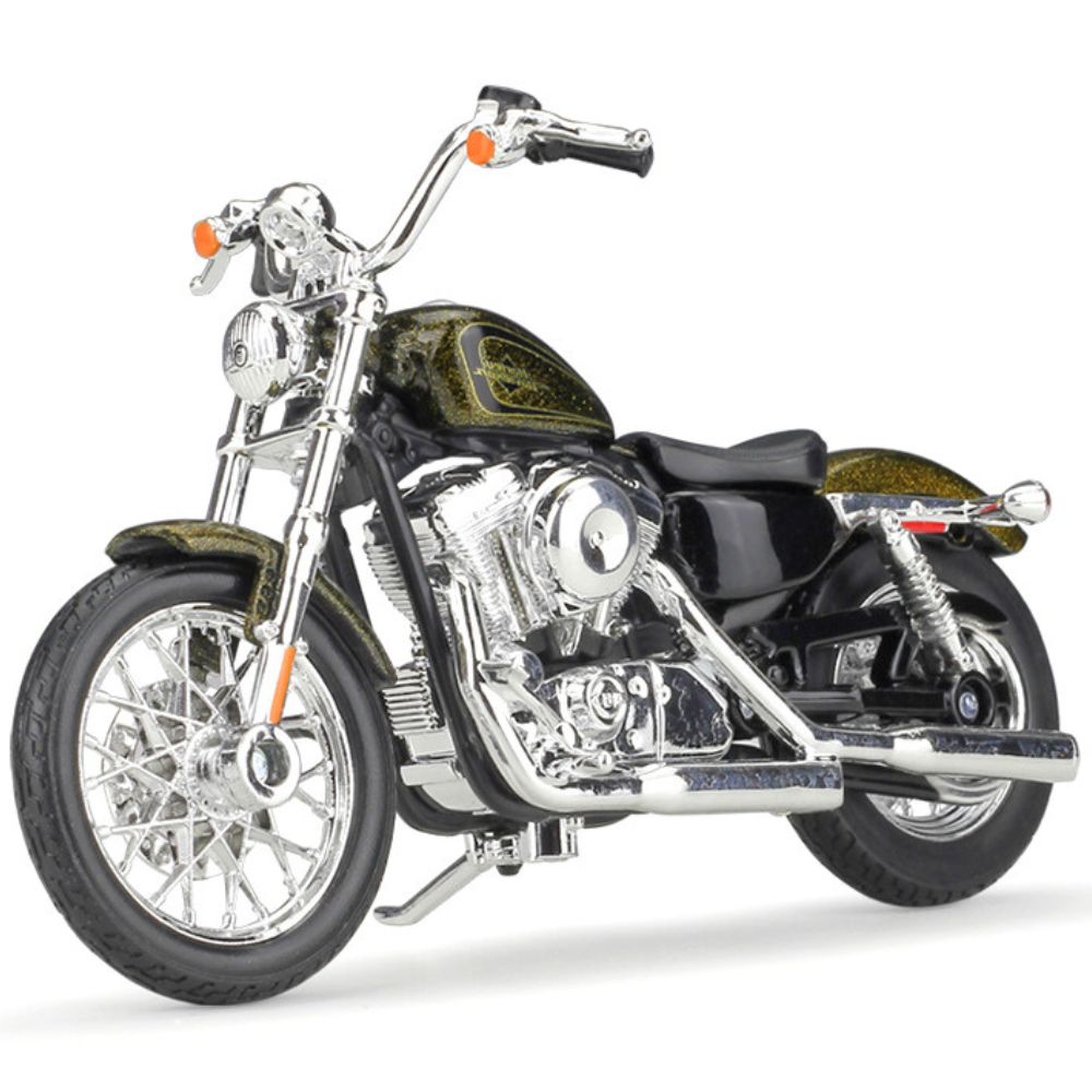 1:18 Harley-Davidson 2013 XL 1200V Seventy-Two 2013 XL Motorcycle Model