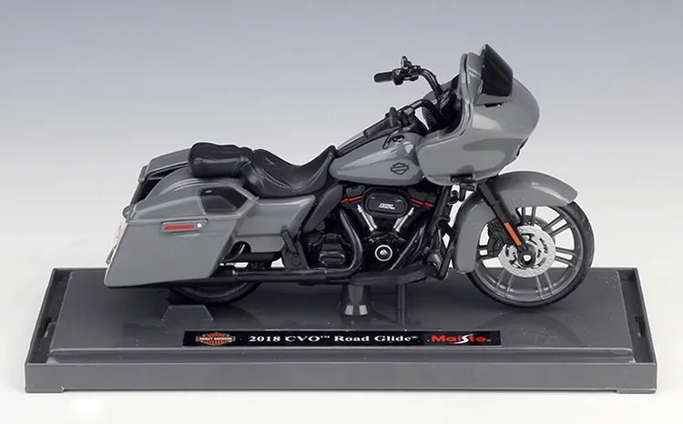 1:18 Harley-Davidson 2018 CVO Road Glide Motorcycle Model