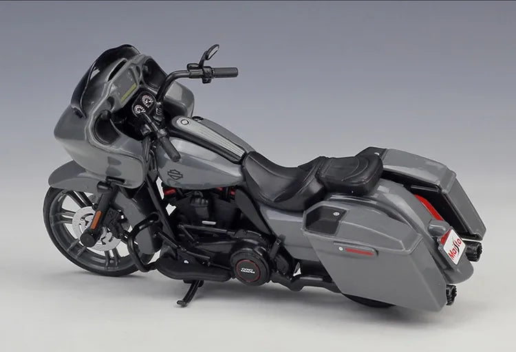 1:18 Harley-Davidson 2018 CVO Road Glide Motorcycle Model