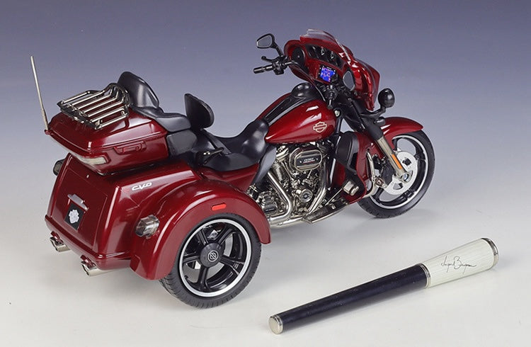 1:12 Harley-Davidson 2021 CVO Tri Glide Motorcycle Model