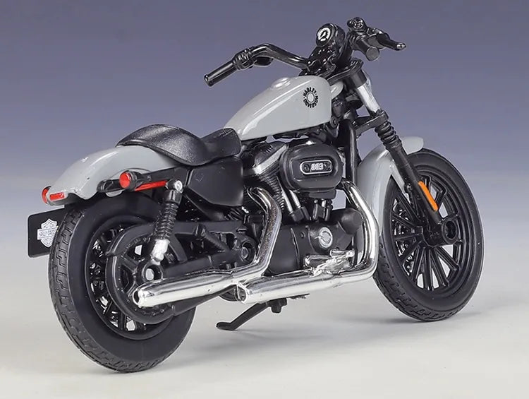 1:18 Harley-Davidson 2022 Sportster Iron 883 Motorcycle Model