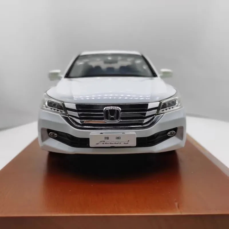 1:18 Honda 2013 Accord White Die Cast Model Car