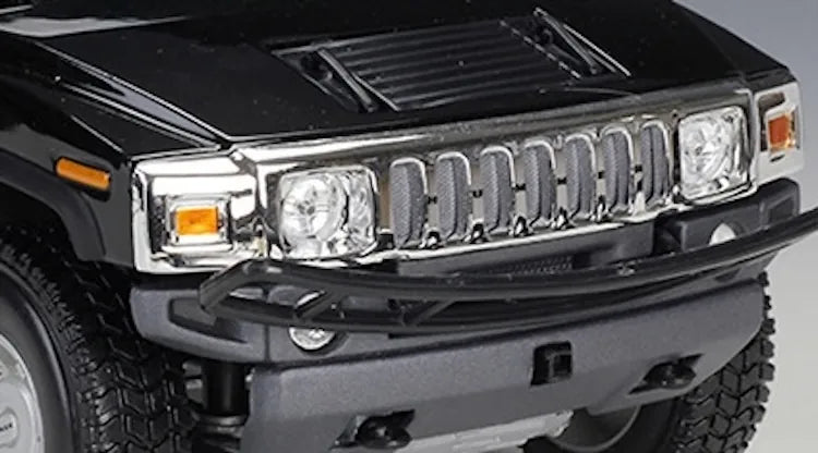 1:18 Hummer 2003 H2 SUV 