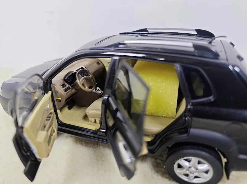 1:18 Hyundai 2004 Tucson Die Cast Model Car