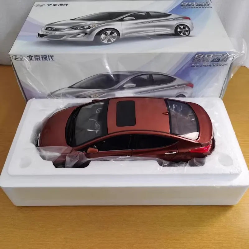 1:18 Hyundai 2013 Elantra Die Cast Model Car