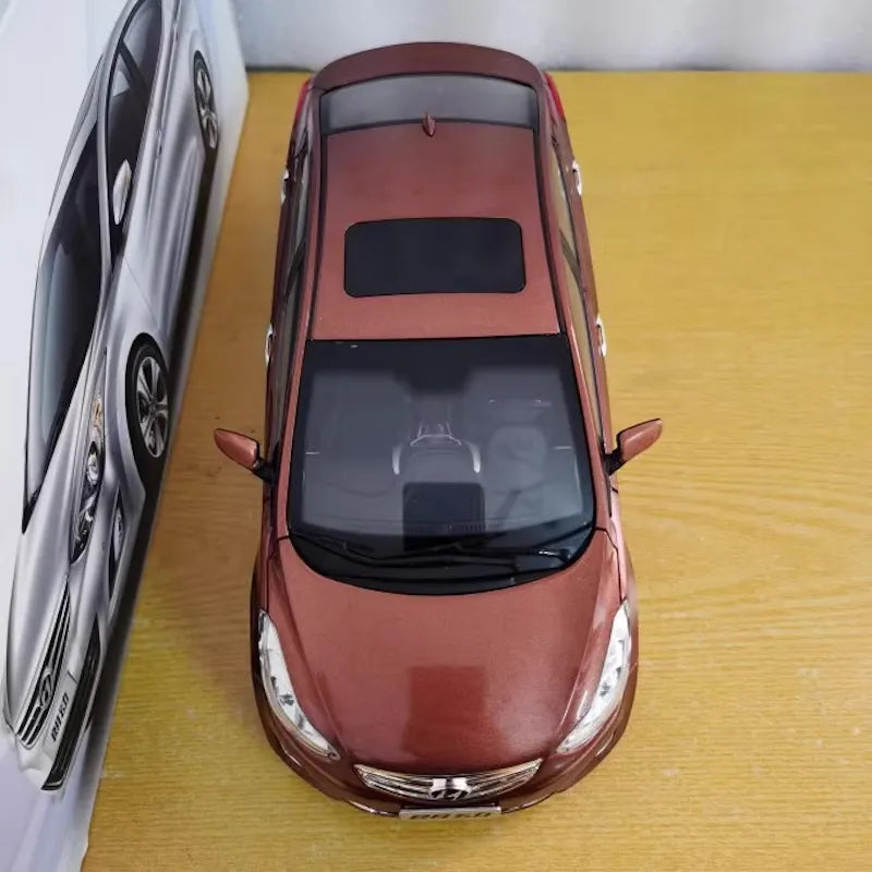 1:18 Hyundai 2013 Elantra Die Cast Model Car