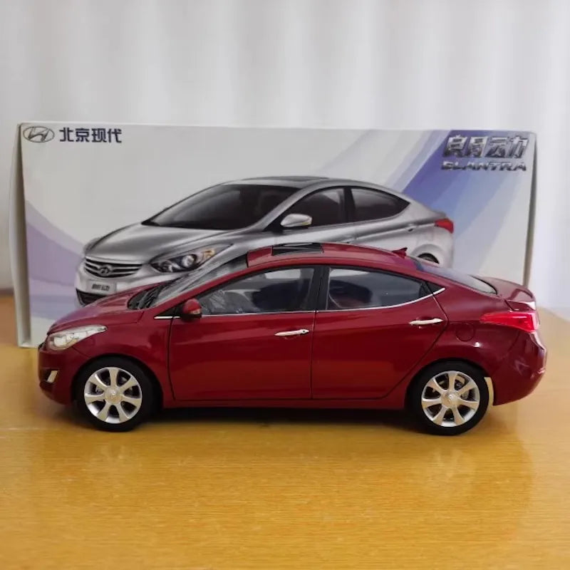 1:18 Hyundai 2013 Elantra Die Cast Model Car