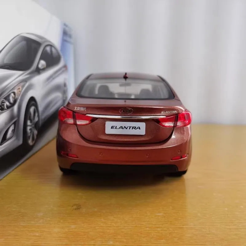 1:18 Hyundai 2013 Elantra Die Cast Model Car