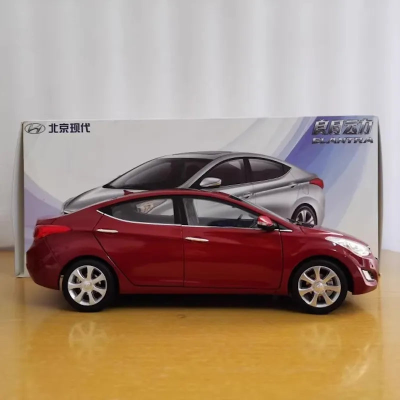 1:18 Hyundai 2013 Elantra Die Cast Model Car