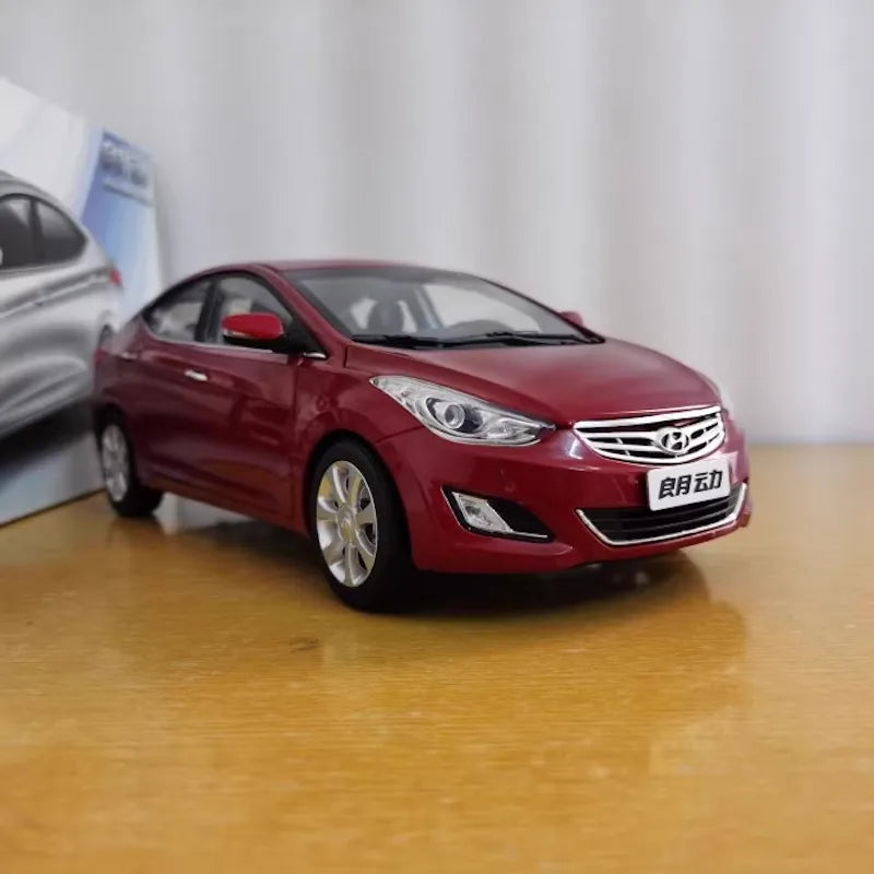 1:18 Hyundai 2013 Elantra Die Cast Model Car