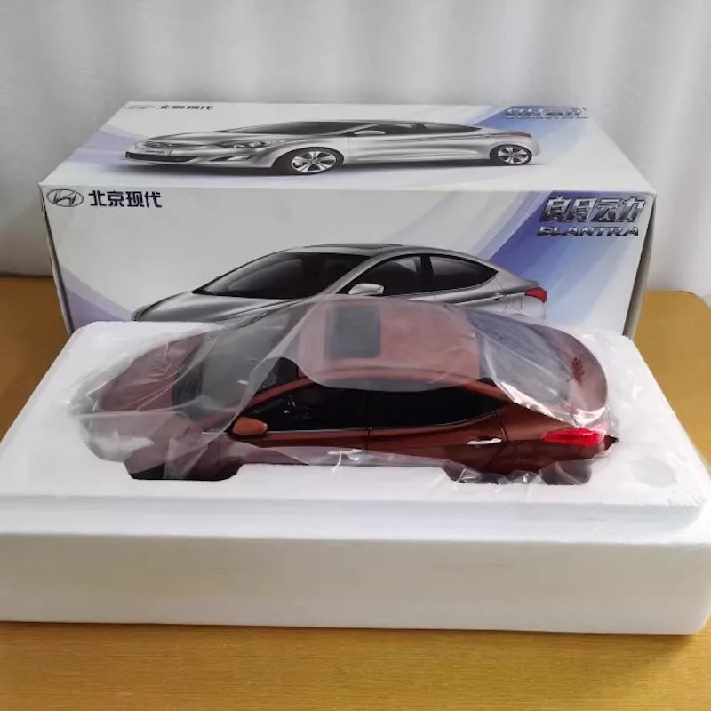 1:18 Hyundai 2013 Elantra Die Cast Model Car