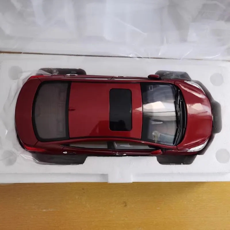 1:18 Hyundai 2013 Elantra Die Cast Model Car