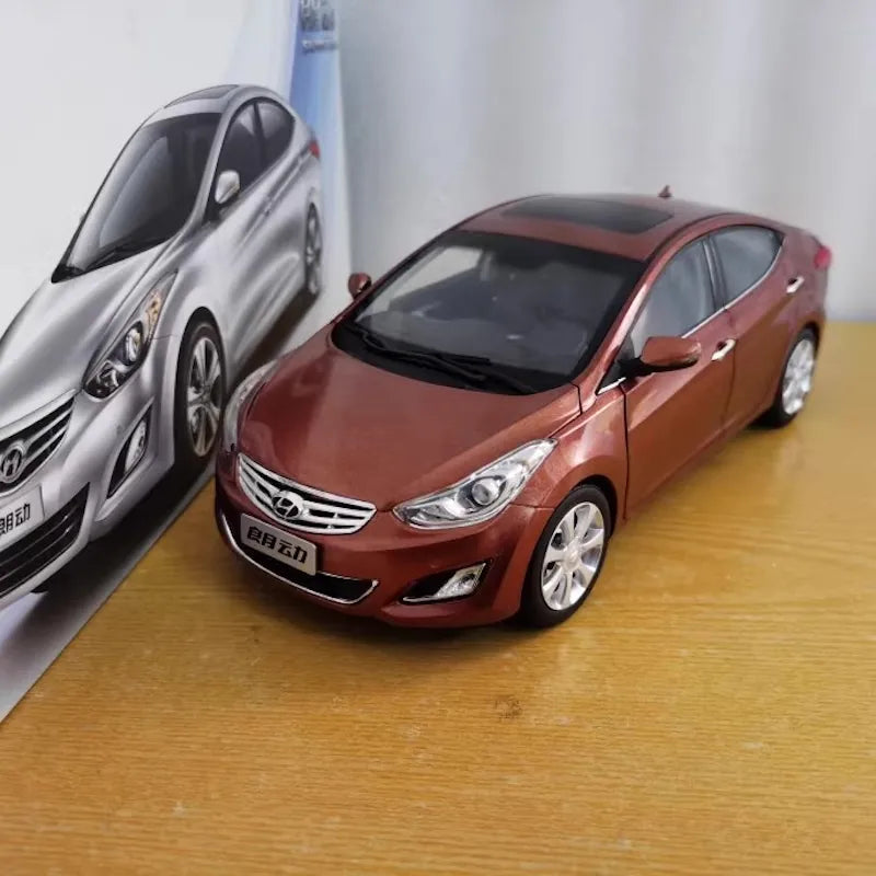 1:18 Hyundai 2013 Elantra Brown Die Cast Model Car