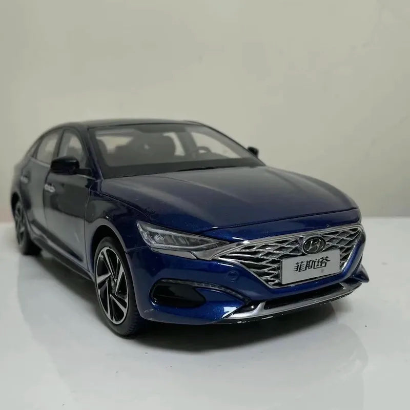 1:18 Hyundai 2018 Lafesta Blue Die Cast Model Car