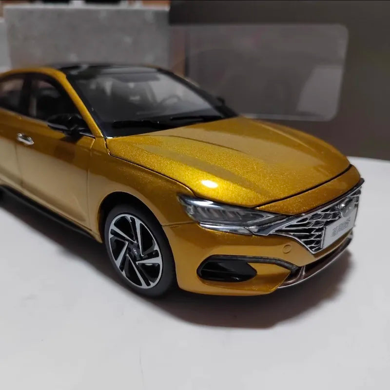 1:18 Hyundai 2018 Lafesta Yellow Die Cast Model Car