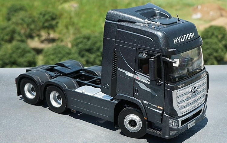 1:18 Hyundai Xcient Fuel Cell Die Cast Model Car