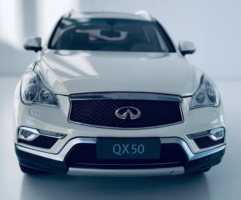 1:18 Infiniti 2015 QX50 Die Cast Model Car