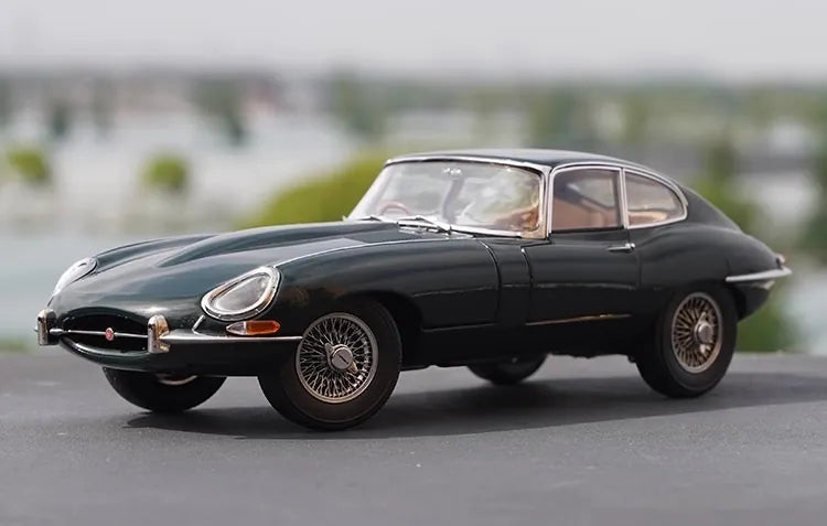 1:18 Jaguar 1974 E-Type Die Cast Model Car