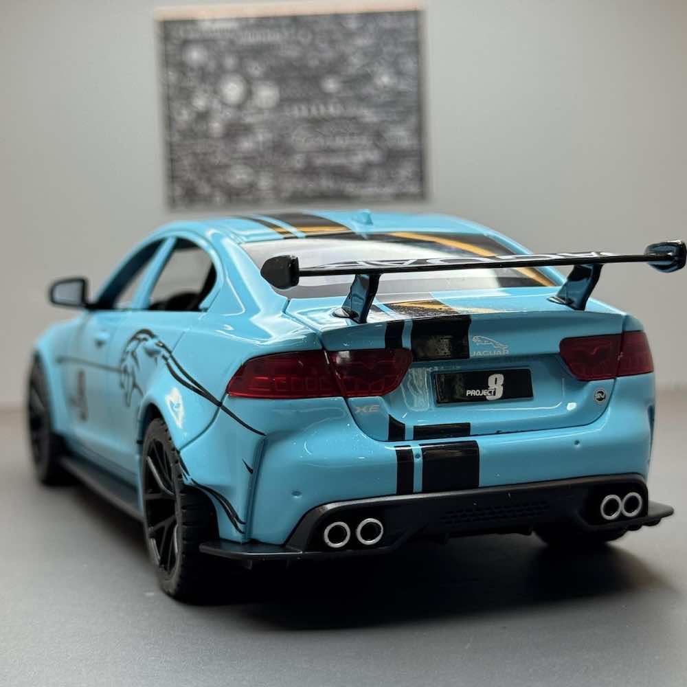 1:24 Jaguar 2017 XE SV Project 8 Die Cast Model Car