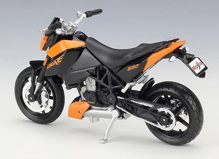 1:18 KTM 2008 690 Duca 